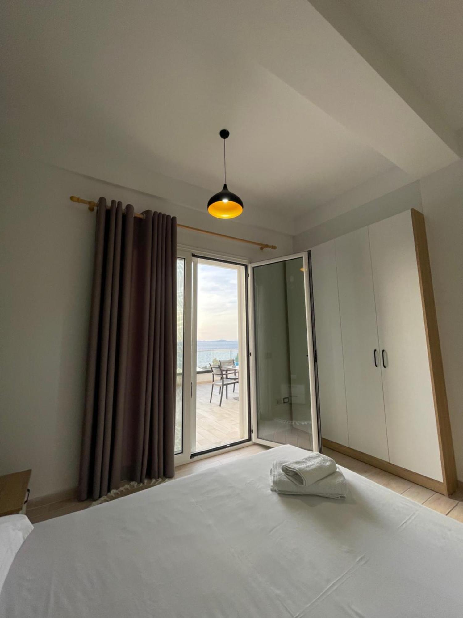 Perla Luxury Apartment - Private Patio & Parking Vlora Kültér fotó