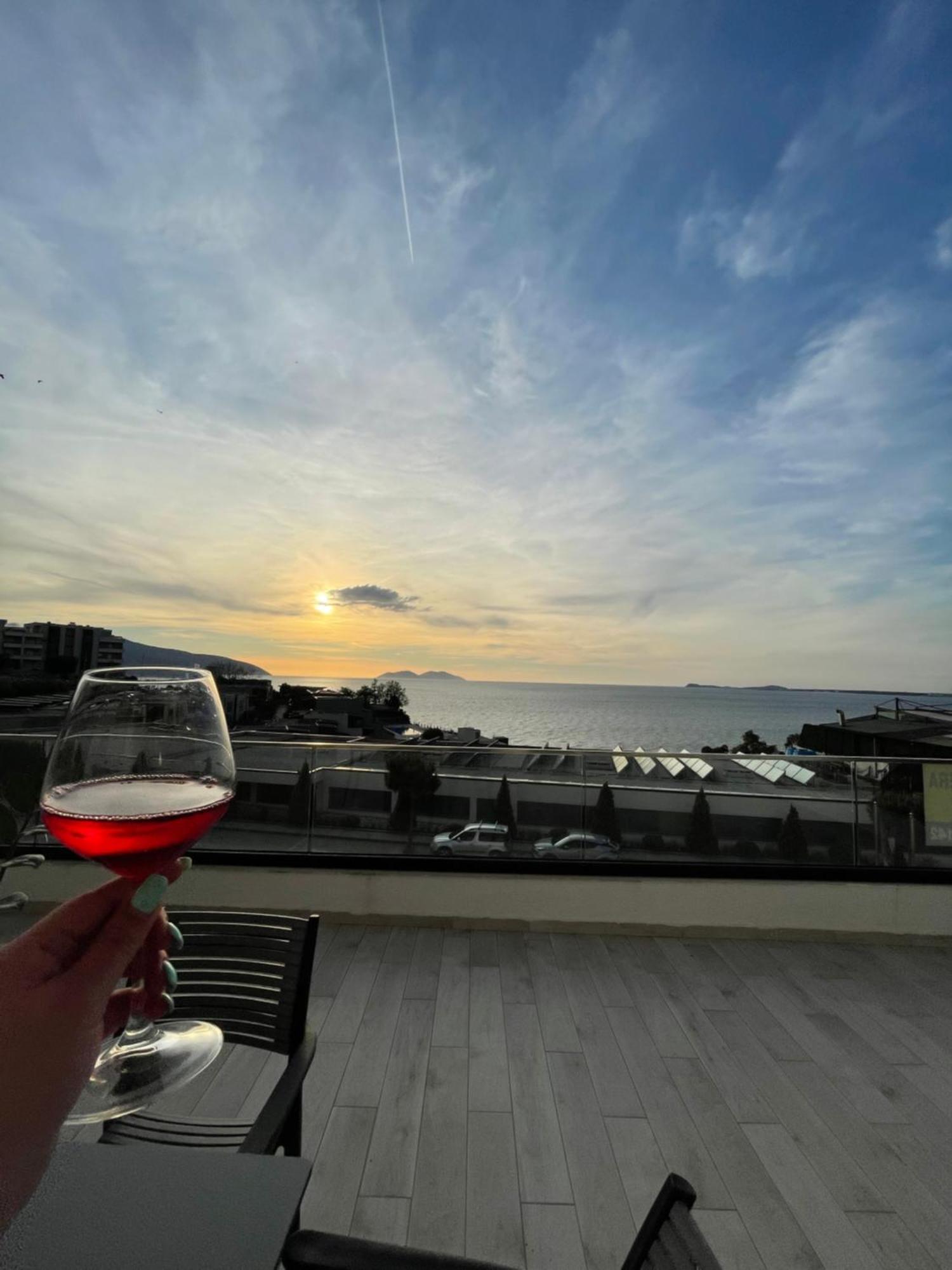 Perla Luxury Apartment - Private Patio & Parking Vlora Kültér fotó