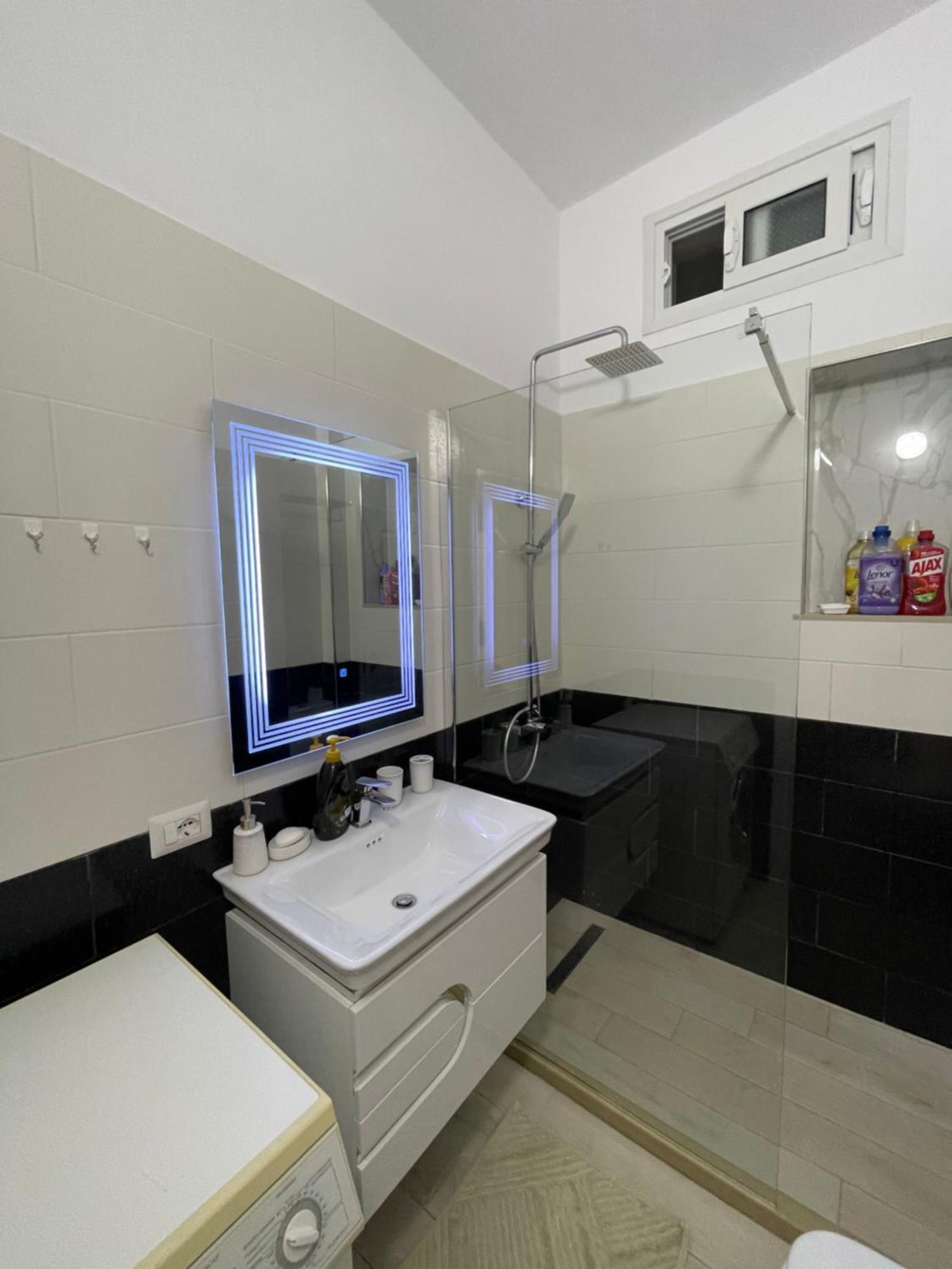 Perla Luxury Apartment - Private Patio & Parking Vlora Kültér fotó
