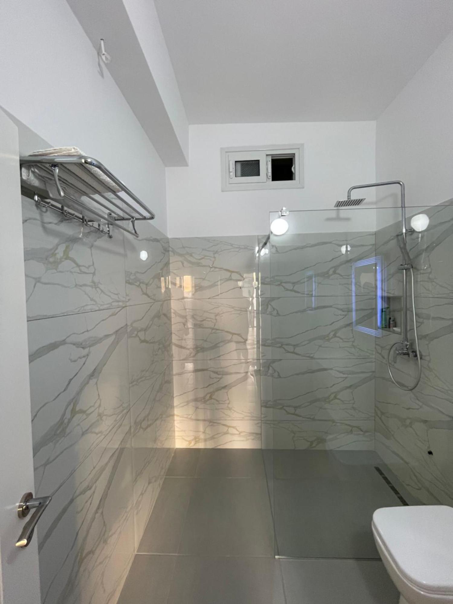 Perla Luxury Apartment - Private Patio & Parking Vlora Kültér fotó